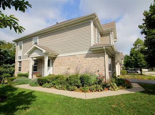 330 Bloomfield Ct, Vernon Hills, IL 60061