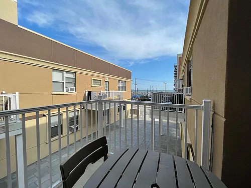 205 W Broadway #6B Photo 1 205 W Broadway #6B Photo 1