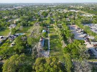729 Crenshaw Rd, Pasadena, TX 77504