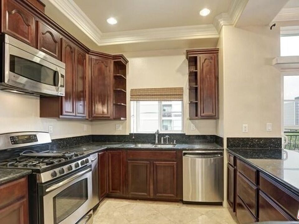 2nd image of 700 S Ardmore Ave #Penthouse 1