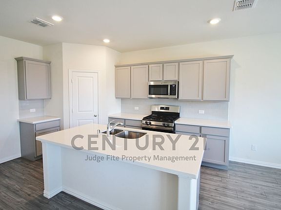 5th image of 1610 Fields View Dr