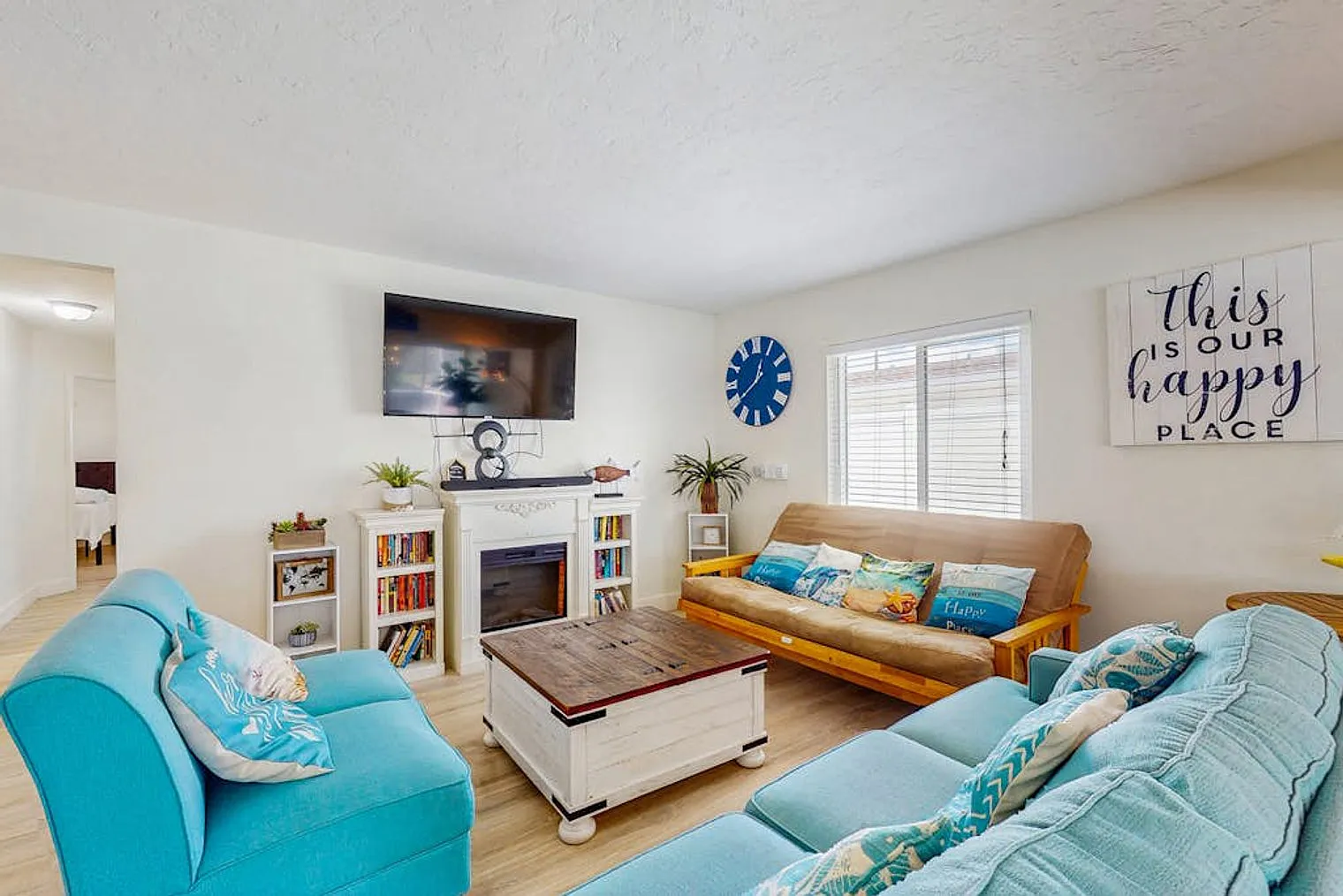 3 bed, 2.0 bath, 1560 sqft, $5,886 — Photo 2