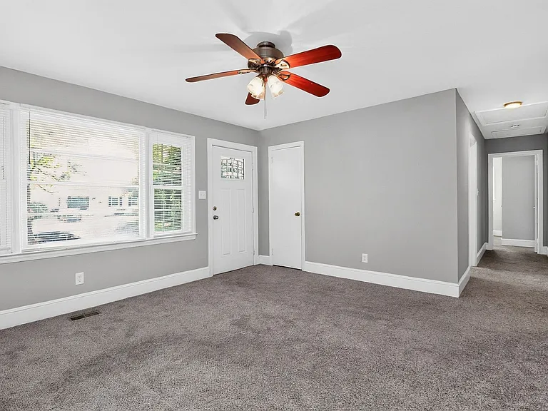 4820 Charleston Dr — Photo 3