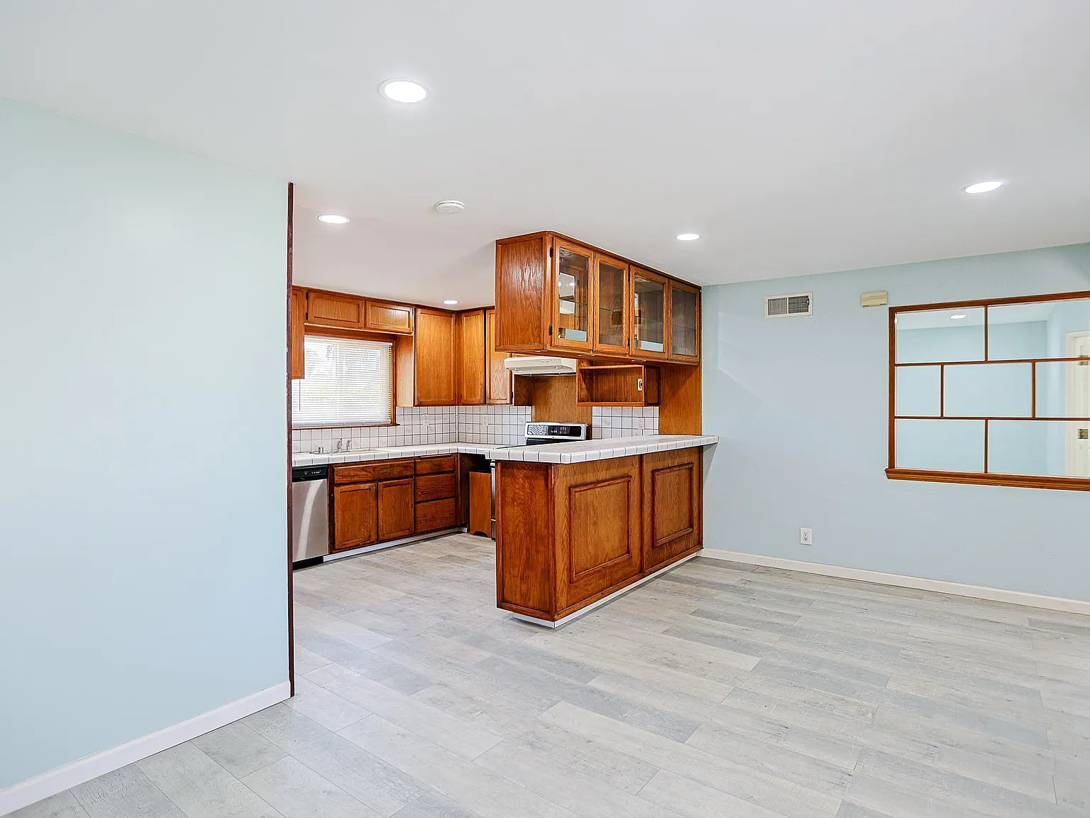 3 bed, 1600 sqft, $4,500 — Photo 4