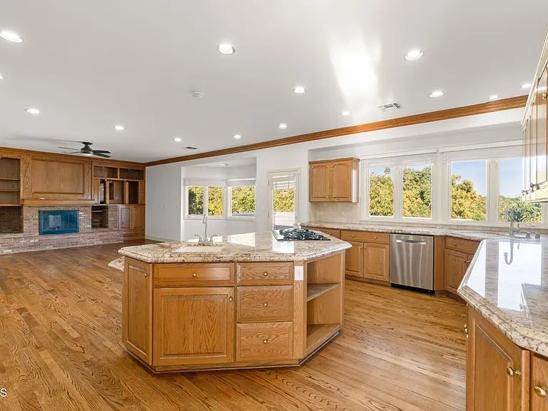 13922 Foothill Rd — Photo 6