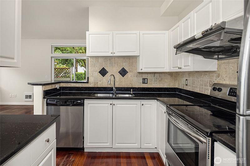 5th image of 12440 NE 7th Place