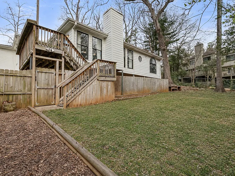 1744 N Druid Hills Rd NE — Photo 2
