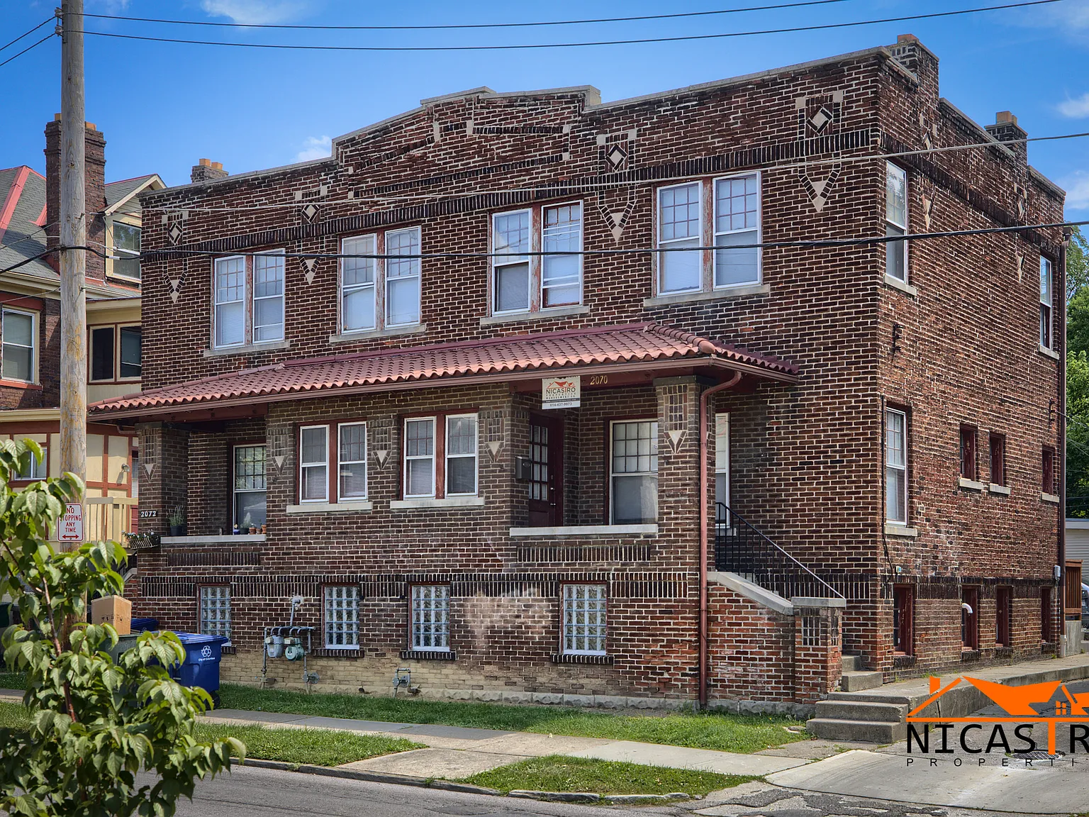3 bed, 1052 sqft, $2,397 — Photo 1