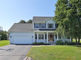 425 Maple Ln, Williams Bay, WI 53191