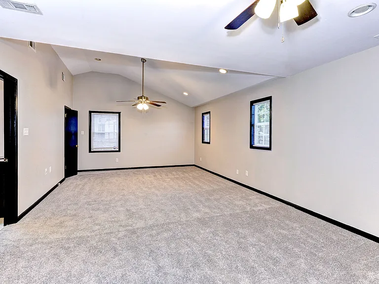 9106 Lost Forest Dr — Photo 14