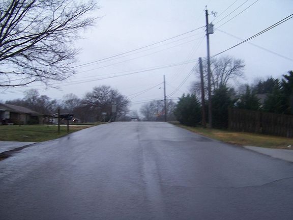 4th image of 705 Edwards Dr