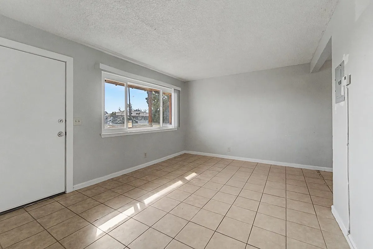 Building Photo - 5944 Park Ave #5956