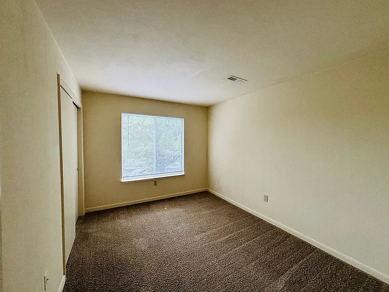 844 Claytor Sq — Photo 10