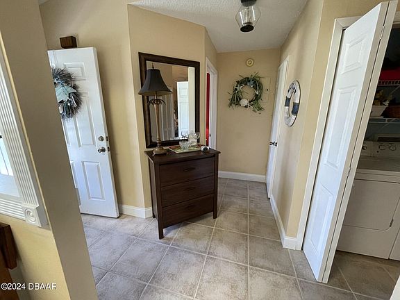 4th image of 151 Breezeway Ct