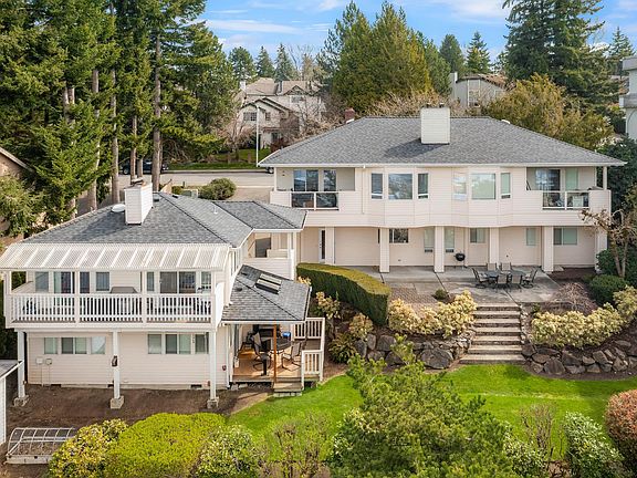 4th image of 702 122nd Ave NE #C