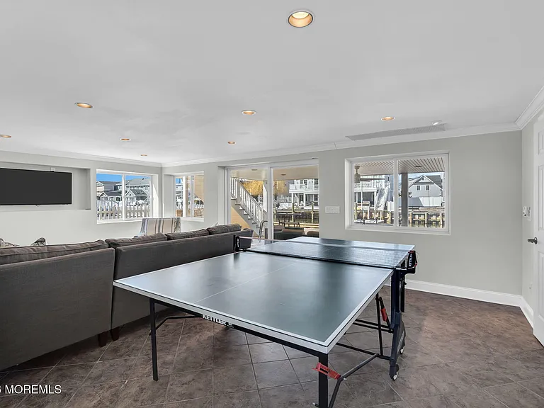 326 Cutter Ln — Photo 29