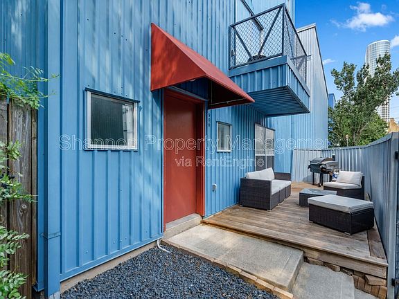 3rd image of 906 Andrews St