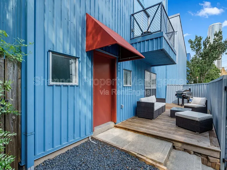 906 Andrews St — Photo 3
