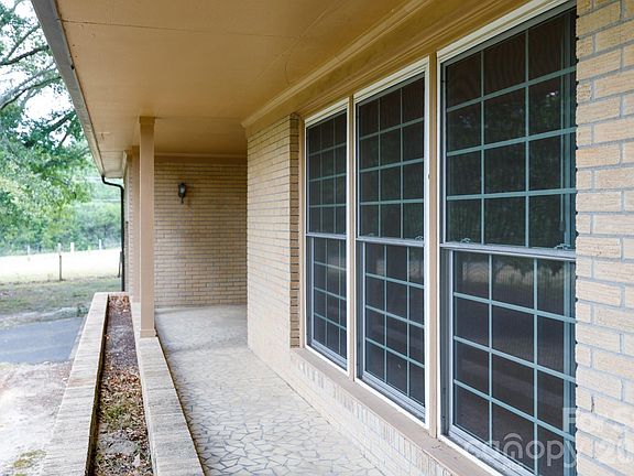 5th image of 410 Ole Simpson Pl