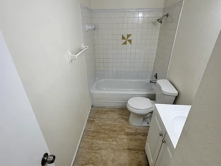 2629 Broadway #11 — Photo 5