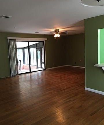 3rd image of 3801 Forest Glen Dr