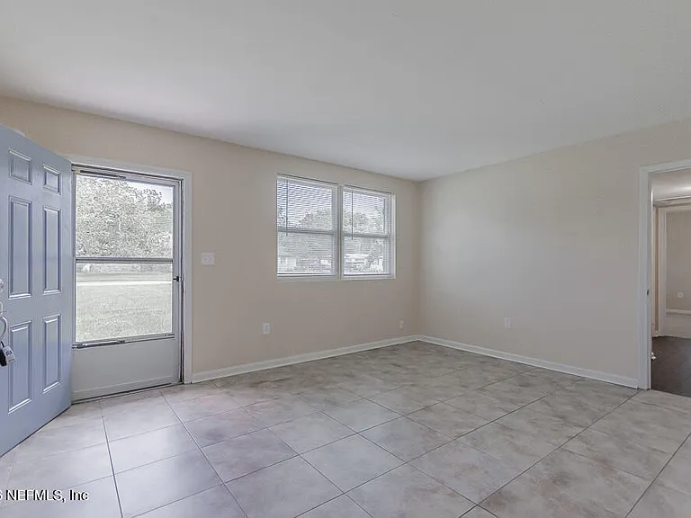 848 Glynlea Rd — Photo 2