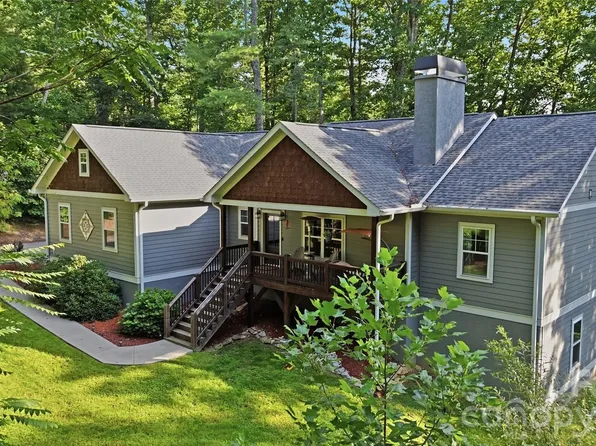 72 Summer Shade Ct, Hendersonville, NC 28792