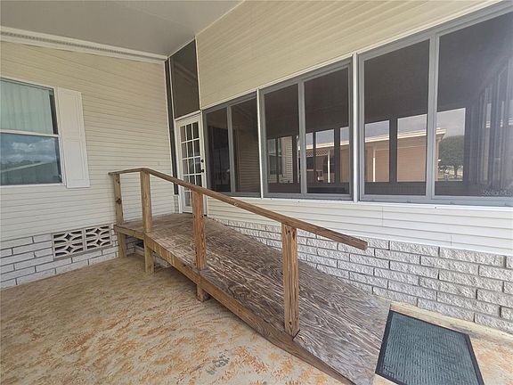 4th image of 213 YORK COTTAGE DRIVE