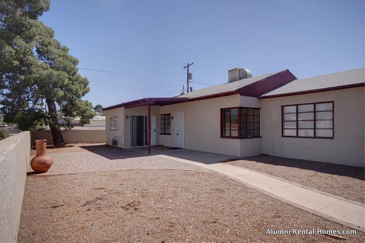 2425 N Mountain Ave — Photo 2