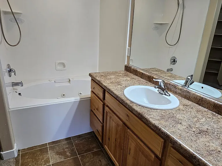 1606 N 450 E — Photo 11