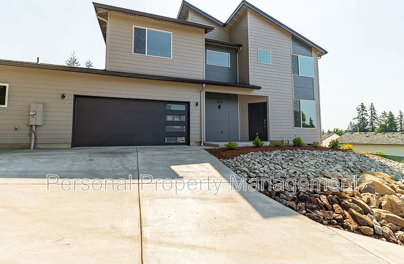 4 bed, 2.5 bath, 1660 sqft, $2,795 — Photo 1