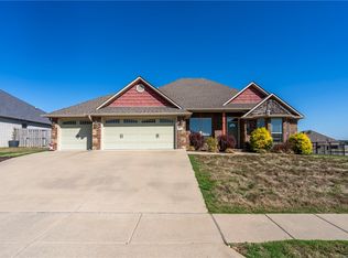 1150 Cannon Dr, Prairie Grove, AR 72753