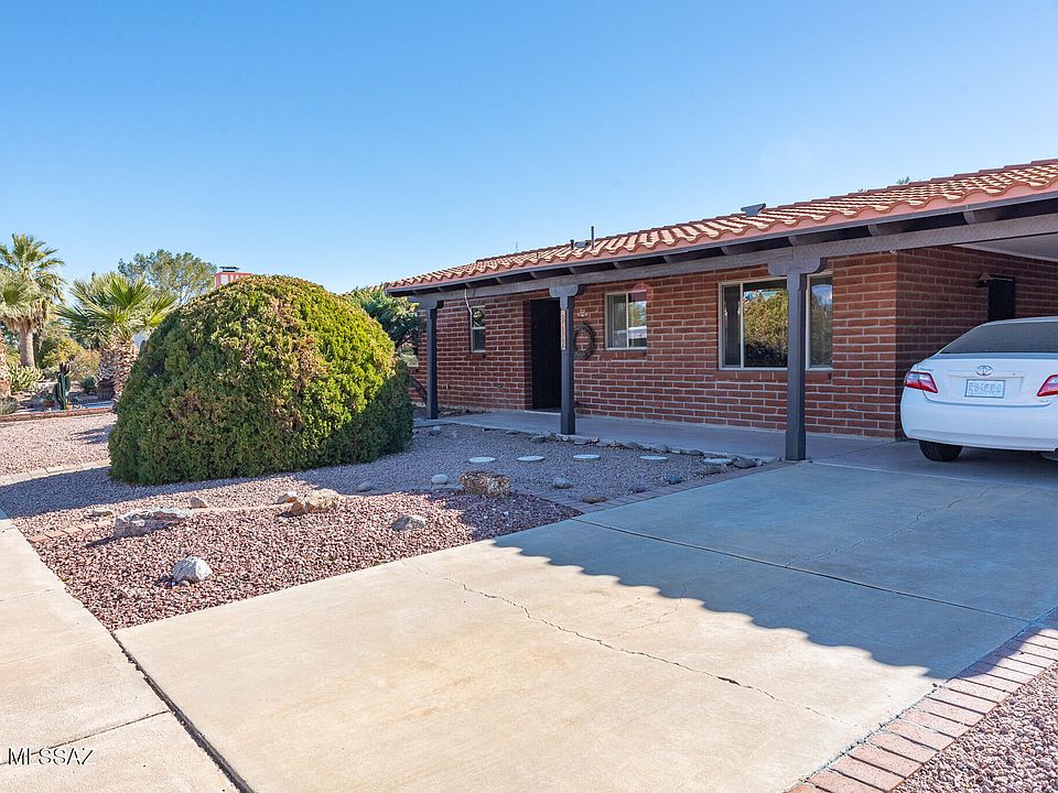 1st image of 332 E Mariposa