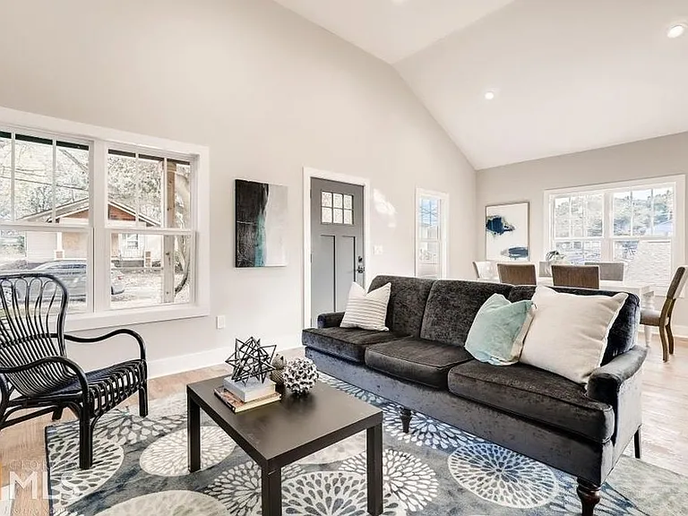 1253 Princess Ave SW — Photo 3