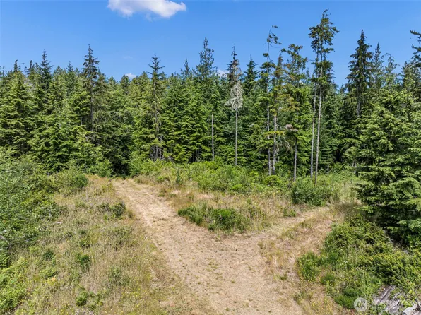 1 Andy Rogers Place NW, Seabeck, WA 98380