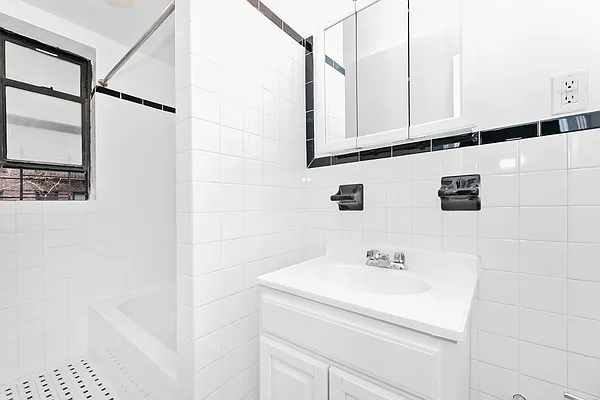 Rented by MNS | media 10