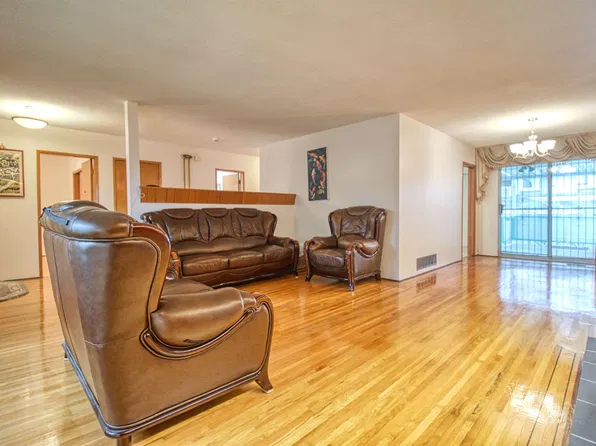 904 E 52nd Ave #Top, Vancouver, BC V5X 1H2