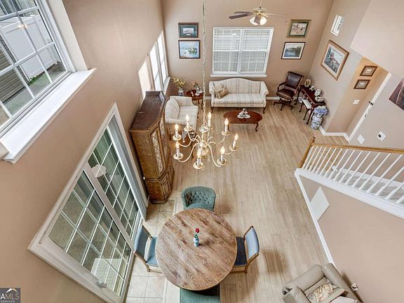2nd image of 141 W Oaks Pl