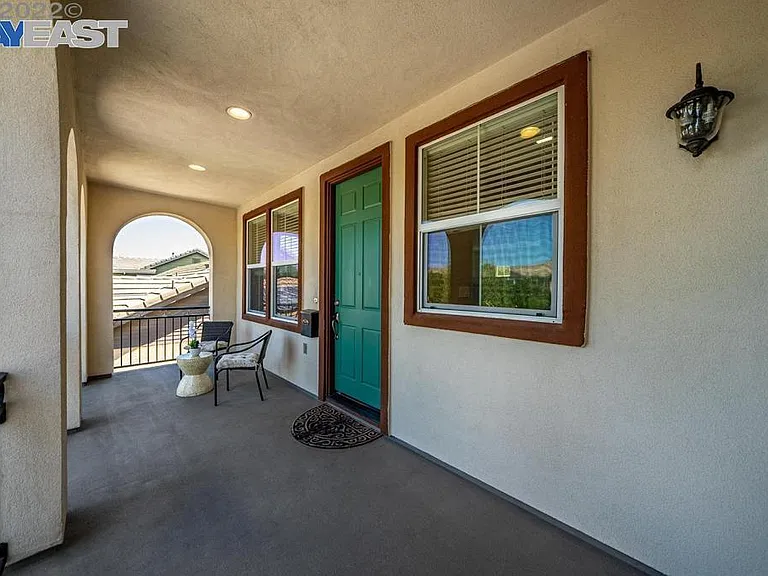 694 W Corazon Way — Photo 1