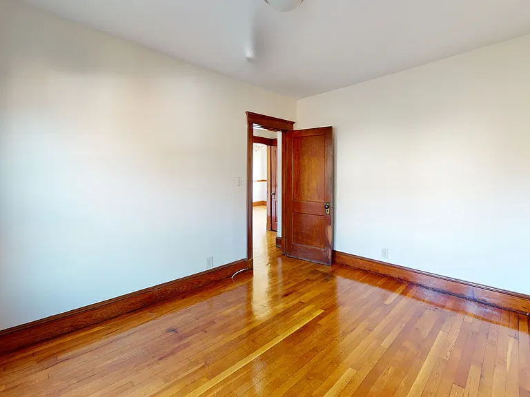 897 Canterbury St — Photo 8