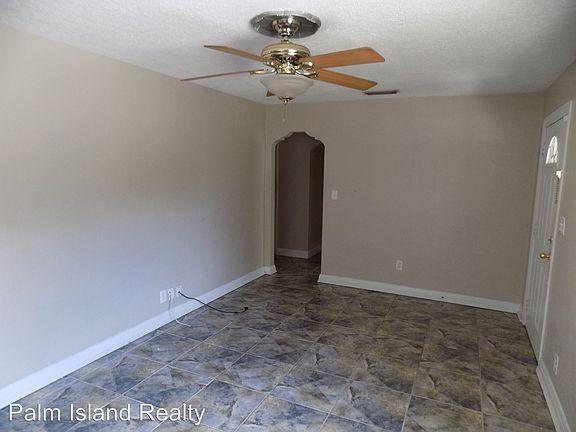 4th image of 1220 E Crenshaw St
