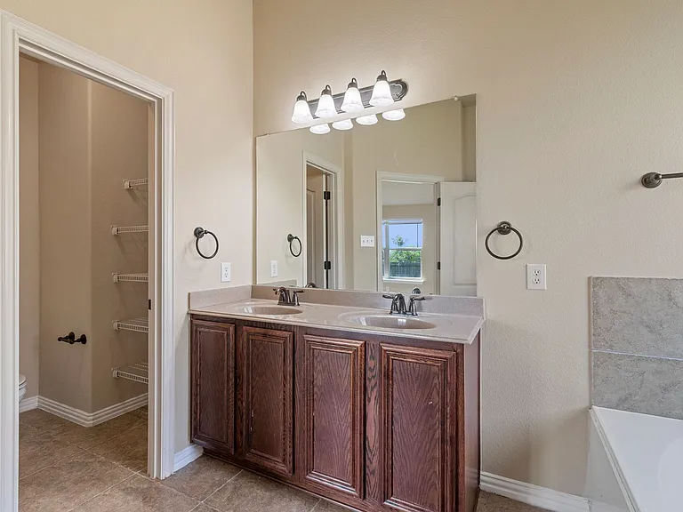 8204 Tierra Del Sol Rd — Photo 14