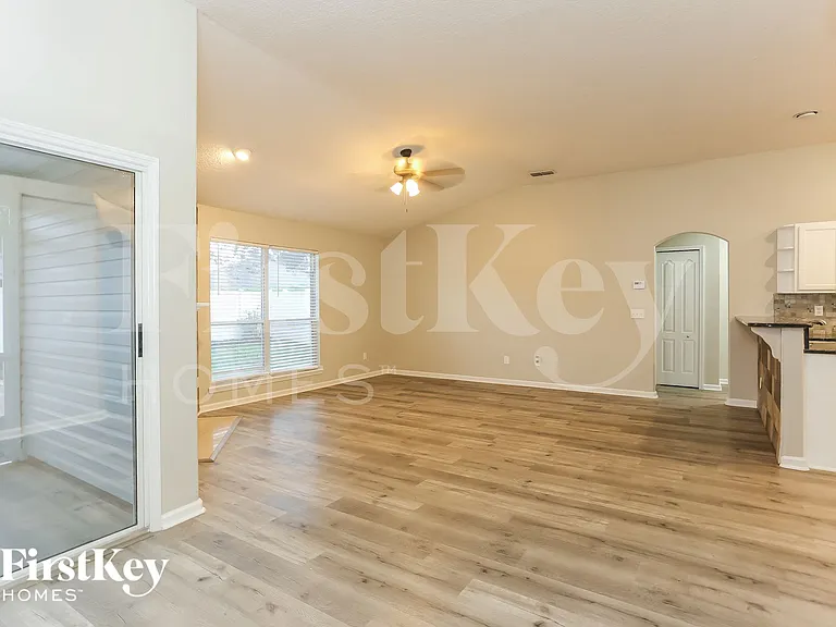 2444 Bentwater Dr W — Photo 5
