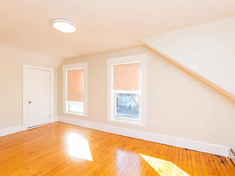 22 Adams Ave — Photo 4