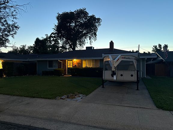 3rd image of 1517 Oak Tree Dr