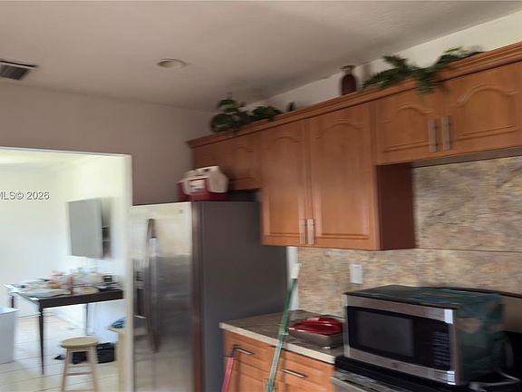 3rd image of 669 W 23rd St