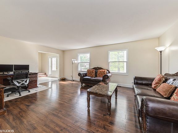 3rd image of 4072 Victoria Dr