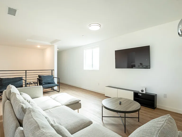2642 Brighton Ave #3 — Photo 3