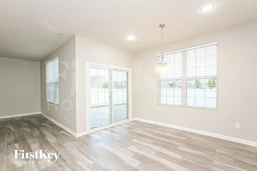 4 bed, 2.5 bath, 2676 sqft, $3,185 — Photo 3
