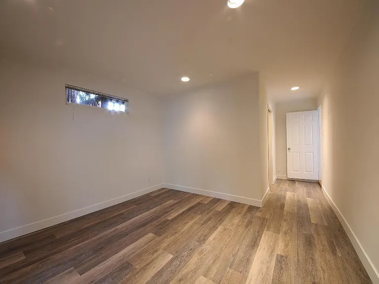 122 Baltimore Ave — Photo 18